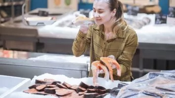 Como escolher peixe no mercado? Guia prático de compra