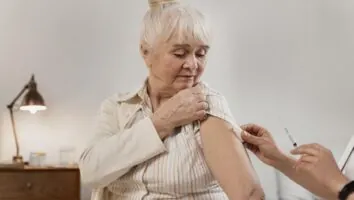 Vacinas para idosos: quais tomar após os 60 anos